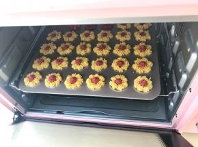 全部做好后放烤箱内烘烤10分钟，表面微微上色即可