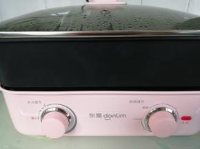 锅里的水提前烧开，不要等装入粉浆再烧水，这样放置时间长了会分层的