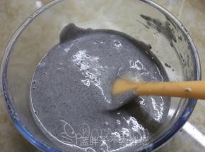 翻拌好的面糊是非常细腻光滑的。