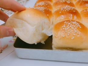 忍不住趁热来一个，奶香浓郁，松软可口