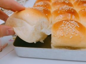 忍不住趁热来一个，奶香浓郁，松软可口