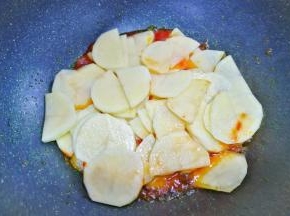 加土豆片。
