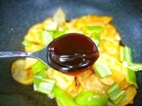 一勺蚝油。