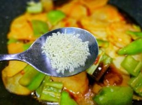 小勺鸡精。