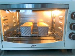 放入预热好的烤箱170度，上下火30分钟，上色后盖上锡纸