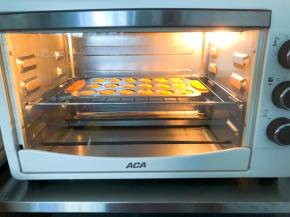 放入预热好的烤箱180度15分钟，中层上下火