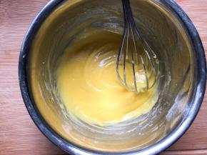 搅拌至顺滑状态