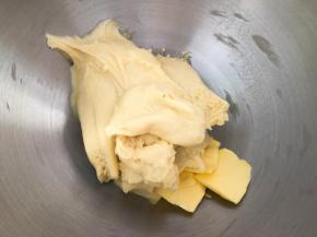 加入软化好的黄油，再次开启一键出膜程序