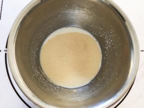 酵母放在牛奶中静置5分钟