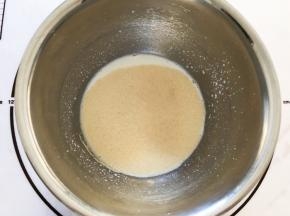 酵母放在牛奶中静置5分钟