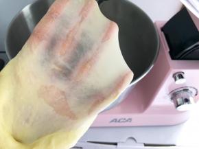 10分钟后停止，能拉出薄膜，破洞是光滑的状态