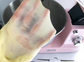 10分钟后停止，能拉出薄膜，破洞是光滑的状态