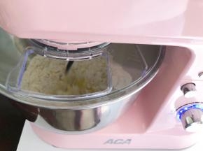 开启一健出膜的程序，揉面10分钟就会自己停止