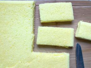 蛋糕胚切出盒子大小