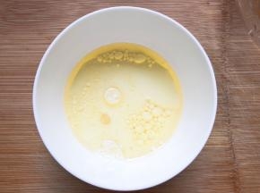 玉米油和纯牛奶混合