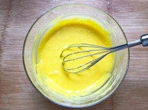 搅拌至顺滑无颗粒状态