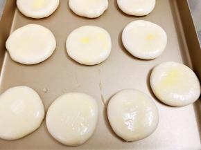 全部做好后刷上全蛋液