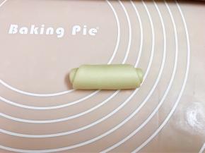 再从上往下卷起，依次做完全部醒发10分钟