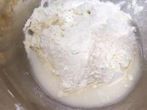 再把油皮材料混合均匀