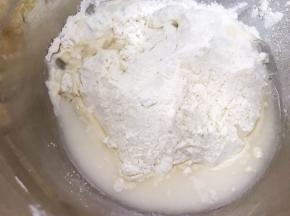 再把油皮材料混合均匀