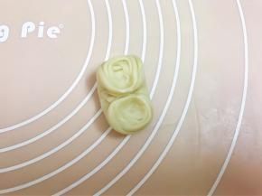 往中间捏起来擀成圆形