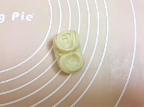 往中间捏起来擀成圆形