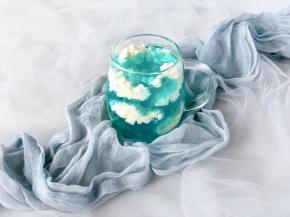 颜值爆表的蓝天白云牛奶冻就做好啦！