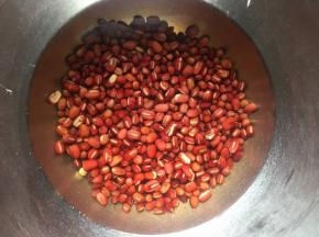 红豆浸泡4小时以上；