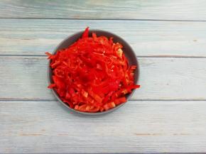 辣椒洗干净去籽切成丝