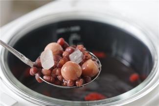 这样子一份糯香清甜的夏日养生糖水就完成啦。