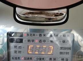 按煮饭程序，跳至保温即可取出食用