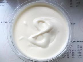 之后继续打发至蛋液蓬松，提起打蛋器滴下来的蛋液画8字不消失即可
