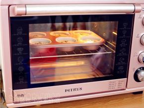 送入预热好的烤箱，上下火160摄氏度，中层，烤28分钟。