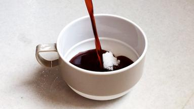 味极鲜生抽，搅拌溶化。