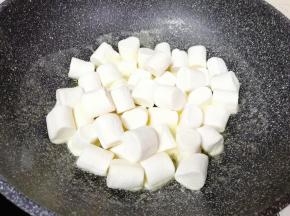 下入棉花糖。