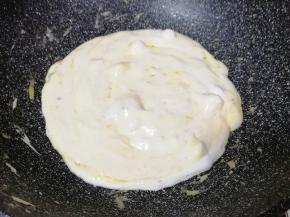 不停的搅动至棉花糖融化。