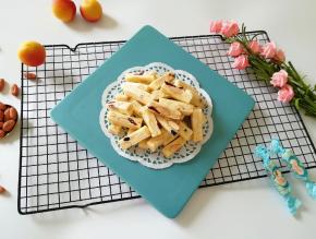 大颗粒的花生和坚果。