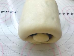 从一头轻轻卷起