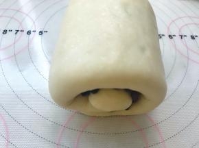 从一头轻轻卷起