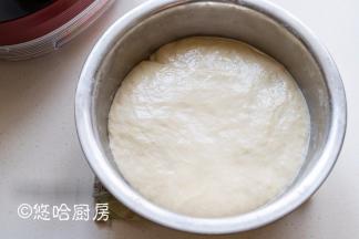 夏天温度高，发酵很快，发酵后的面团明显的是原来的2~3倍大，而且面团也变得光滑。