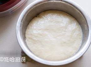 夏天温度高，发酵很快，发酵后的面团明显的是原来的2~3倍大，而且面团也变得光滑。
