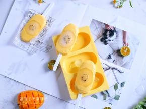 盖上盖子，放入冰箱冷冻24小时以上。冷冻好的雪糕脱模即可食用。