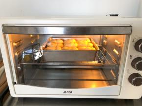 放入预热好的烤箱160度，中层上下火20分钟