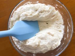 发酵至两倍大有很多蜂窝状态