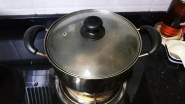 盖上盖子慢慢熬