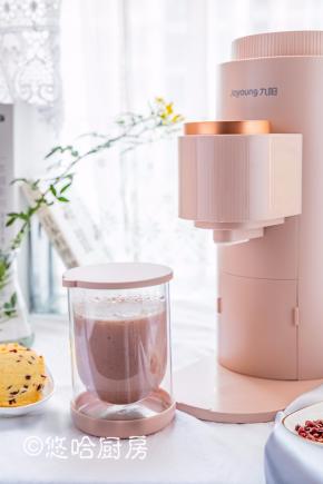 豆浆杯有盖子，想喝热的时候就盖上杯子盖，考虑的够周到细致了。