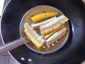 有点弯的状态，捞出沥干水份