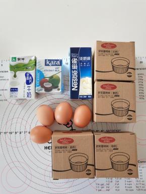 材料备齐，鸡蛋打散备用，不用打发呦。