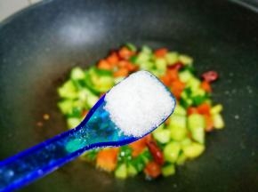 加一勺盐。