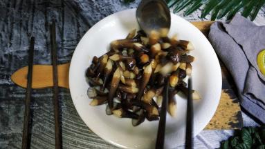 用筷子、勺子拌均匀即可